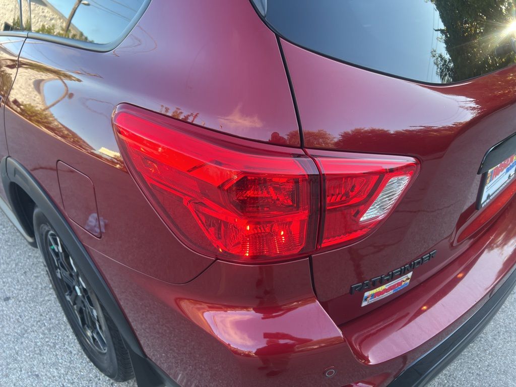 2020 Nissan Pathfinder SL photo 35