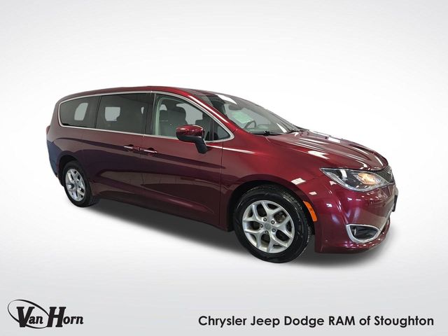 2017 Chrysler Pacifica Touring Plus's photo