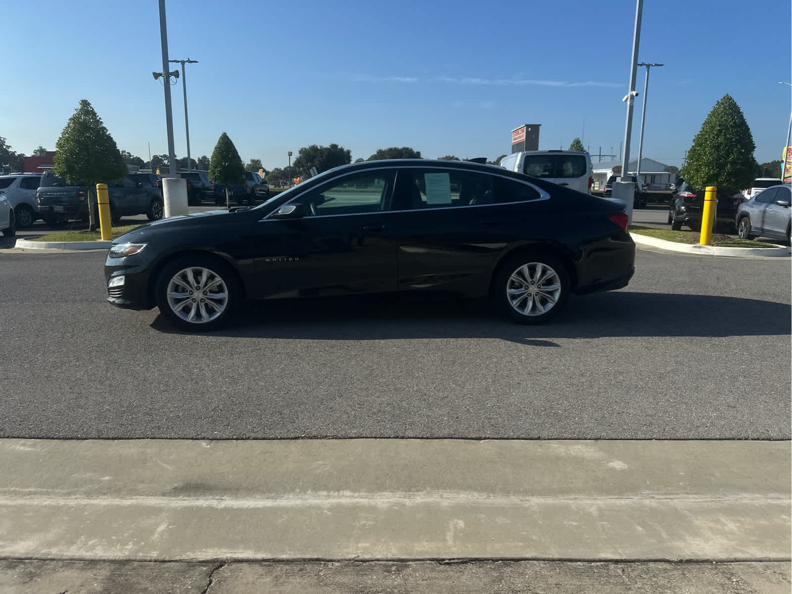 2024 Chevrolet Malibu 1LT photo 2