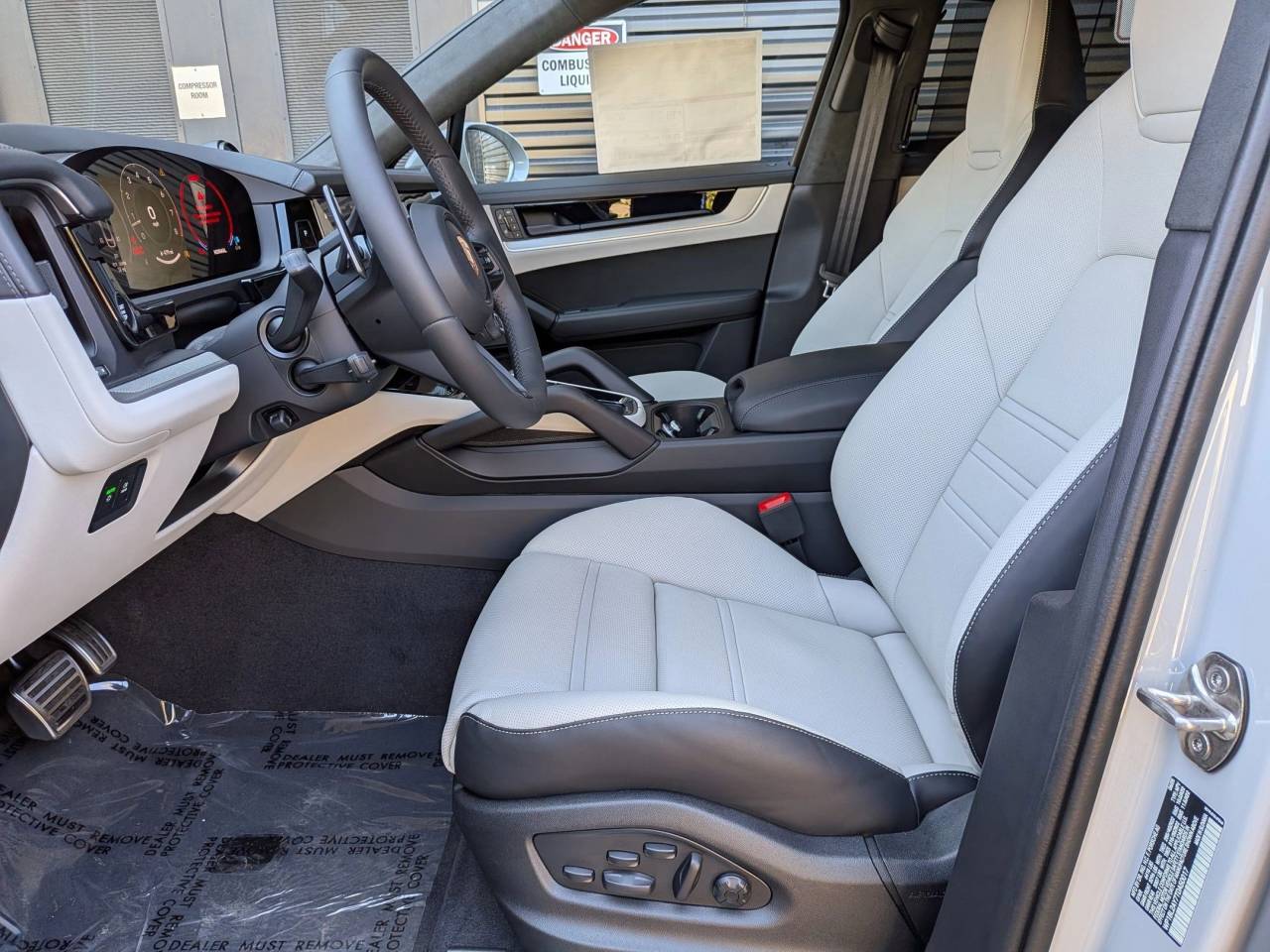 2026 Porsche Cayenne Coupe S photo 4