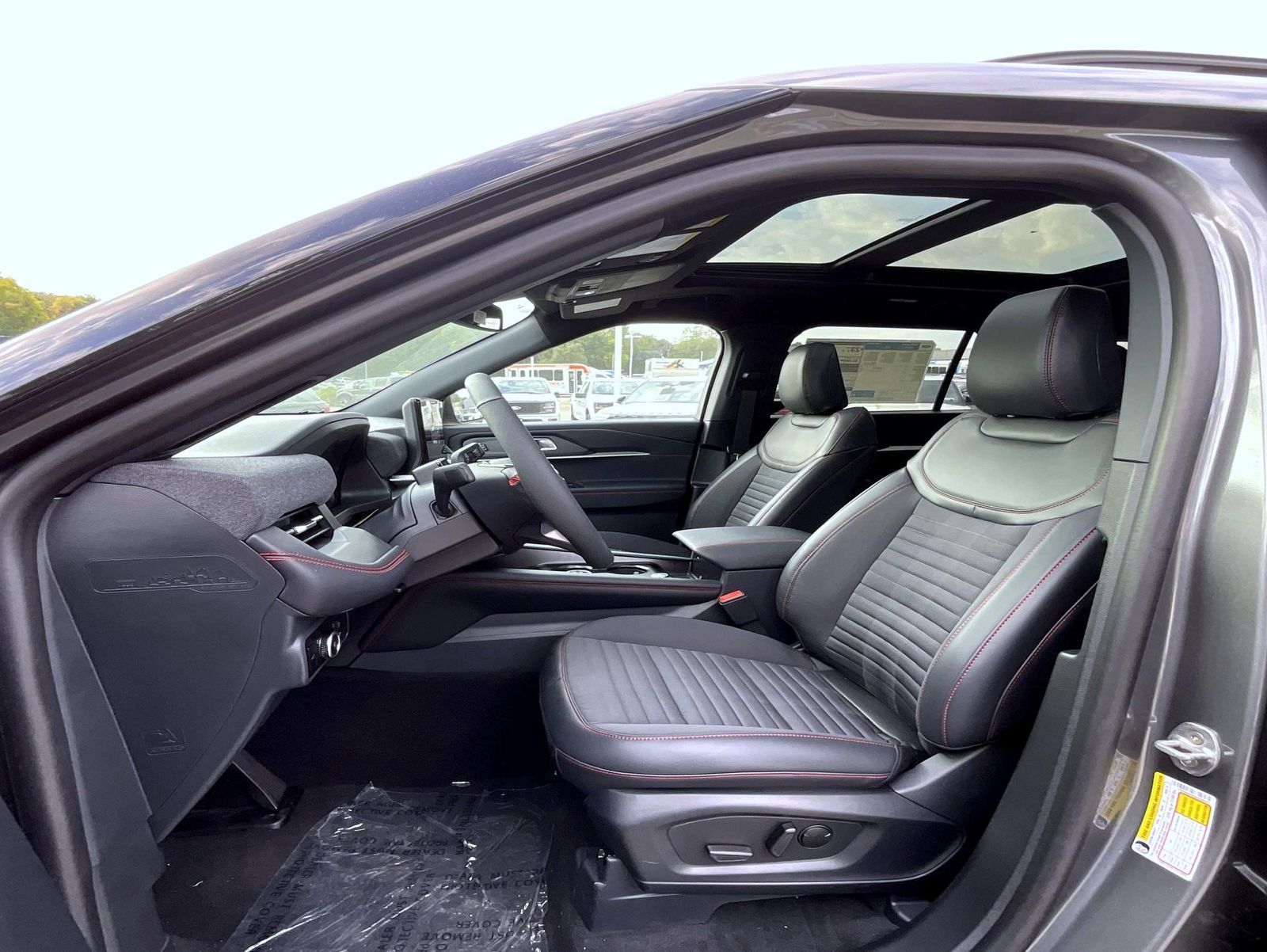 2025 Ford Explorer ST-Line photo 9