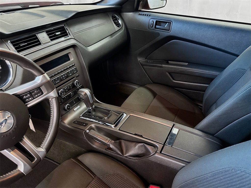 2014 Ford Mustang V6 photo 17