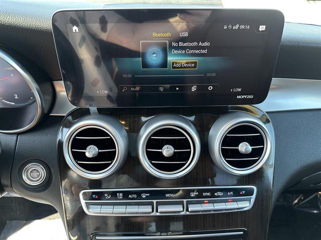 2021 Mercedes Benz GLC 300 4MATIC photo 3