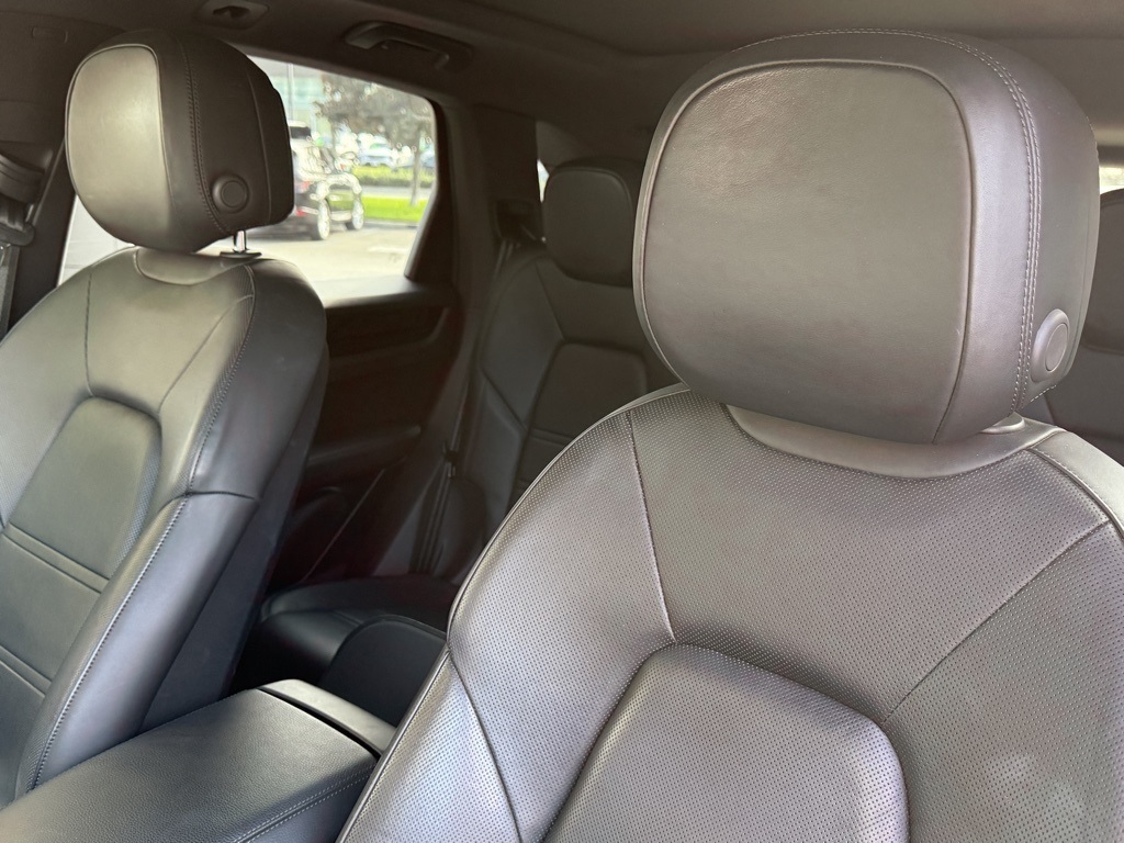 2019 Porsche Cayenne Base photo 15
