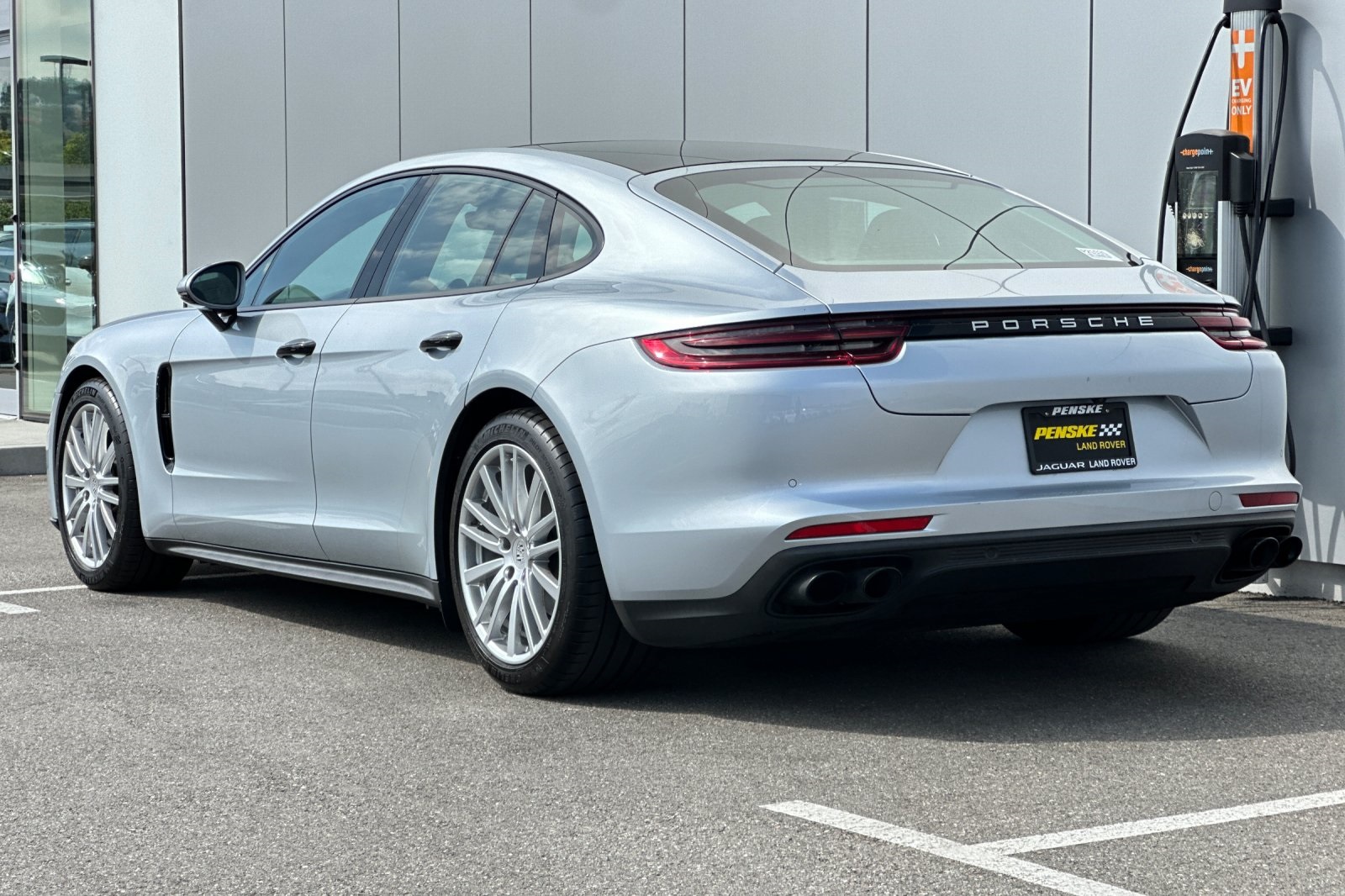 2018 Porsche Panamera 4 photo 4