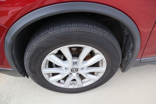 2019 Nissan Rogue SV photo 4