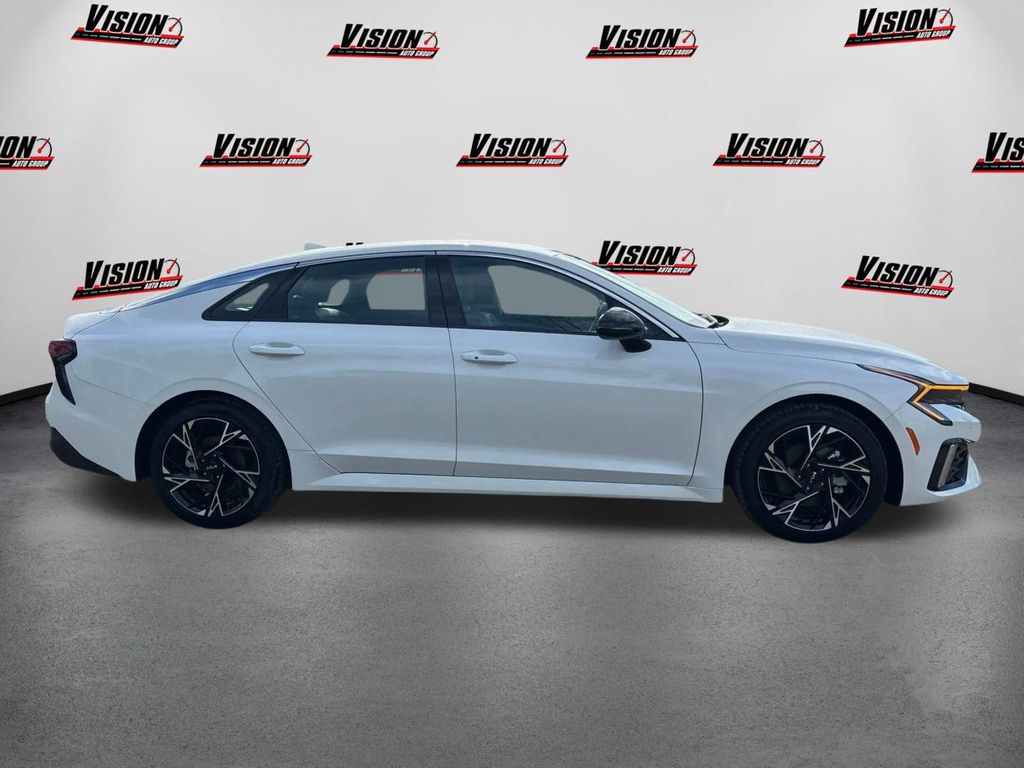 2025 Kia K5 GT-Line photo 4