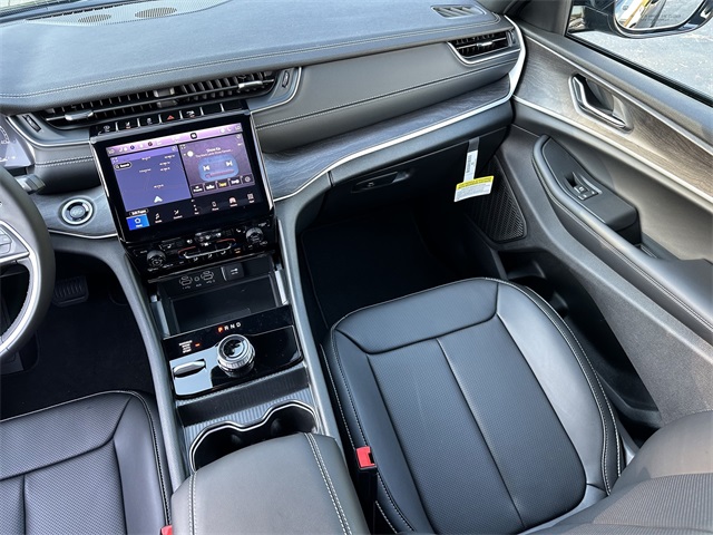 2025 Jeep Grand Cherokee Limited photo 18