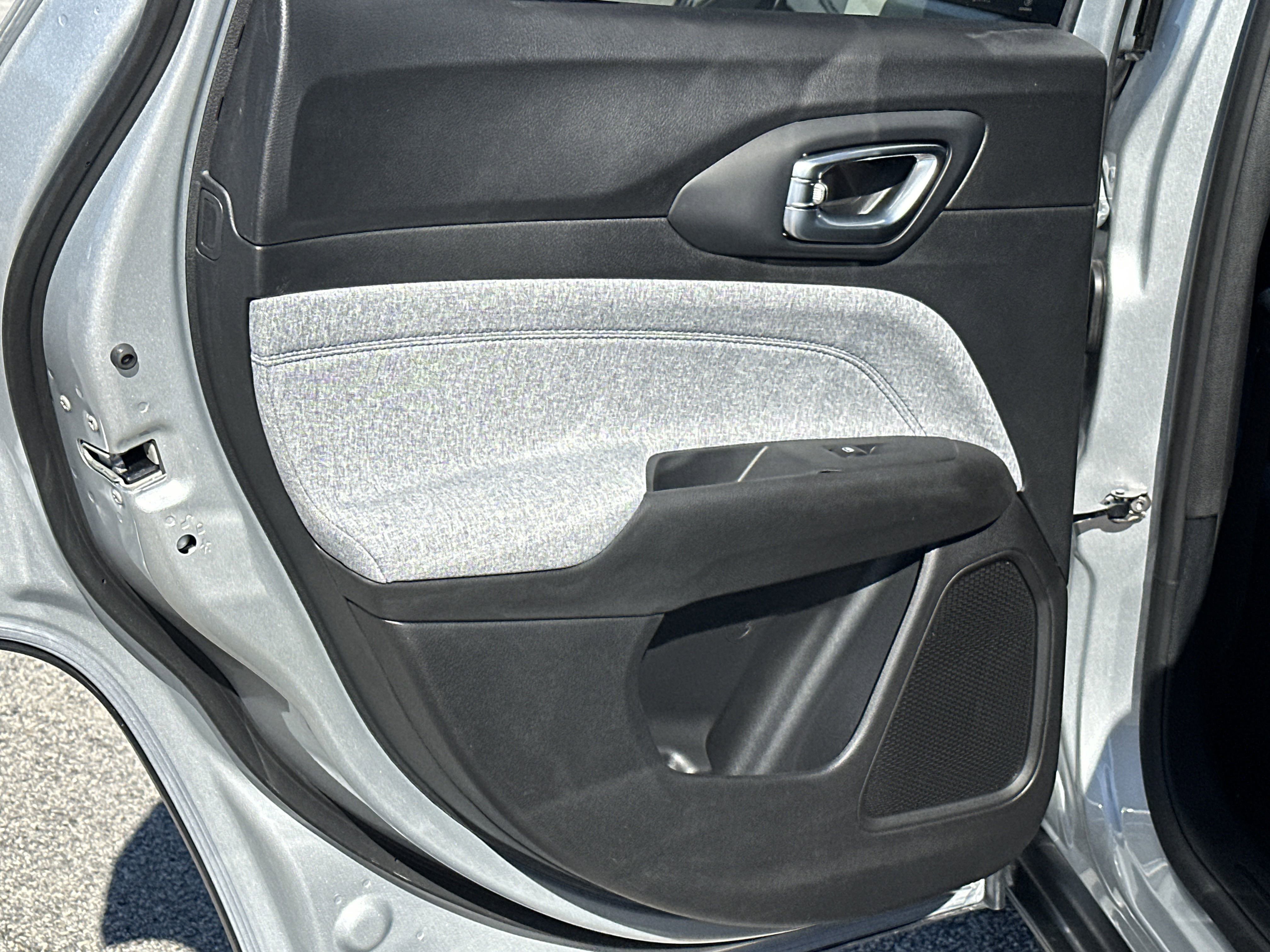 2025 Jeep Compass Latitude photo 2