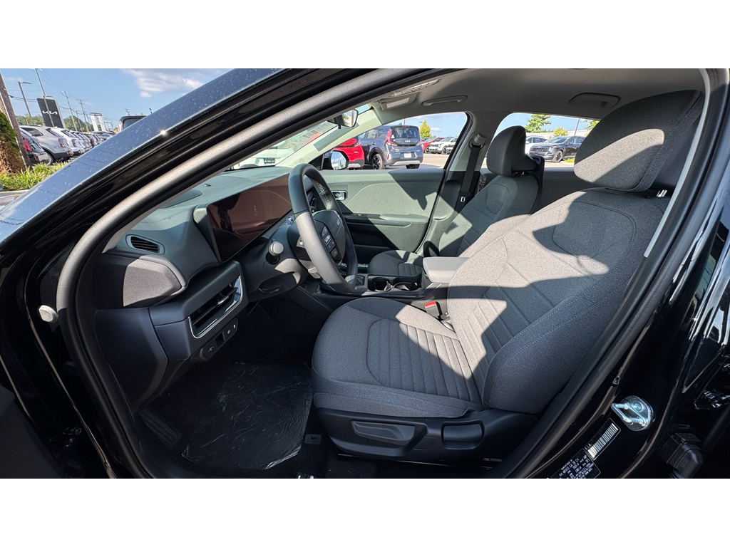 2025 Kia K4 EX photo 7