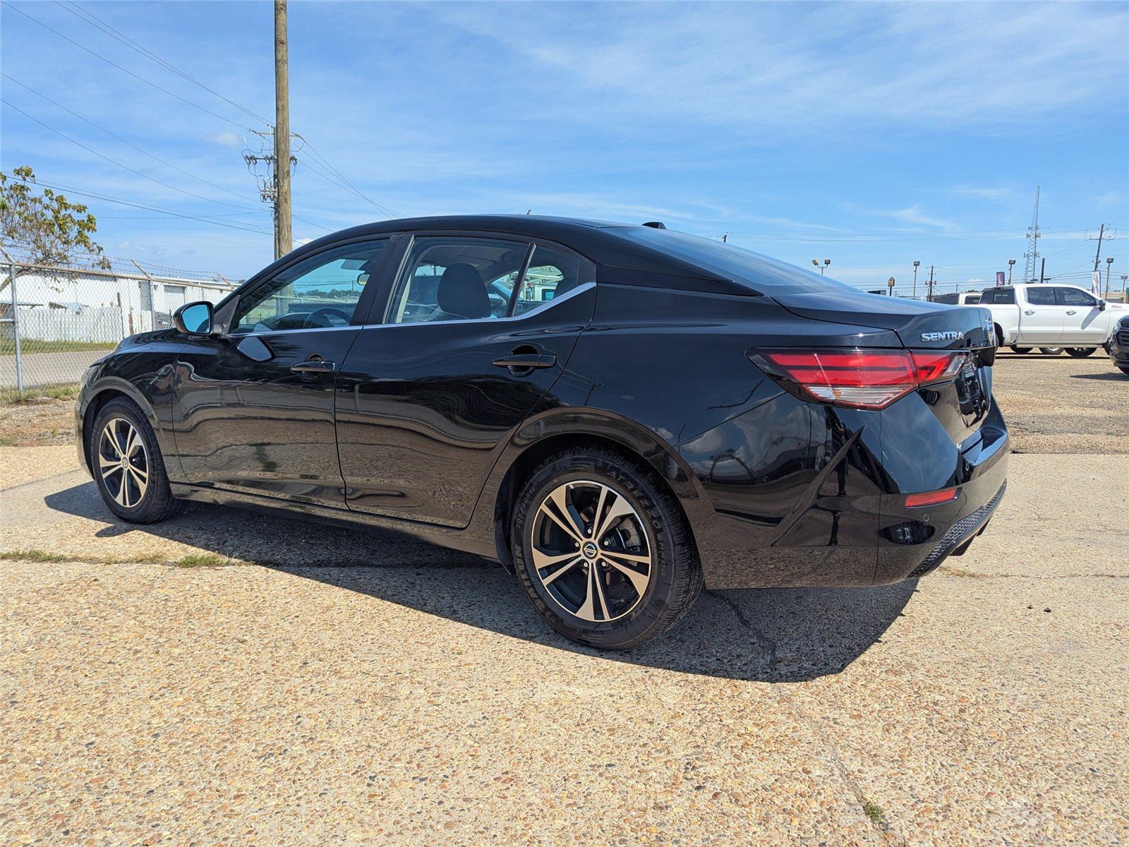 2023 Nissan Sentra SV photo 3