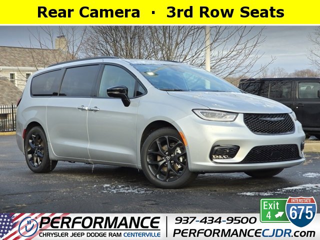 2026 Chrysler Pacifica Select's photo