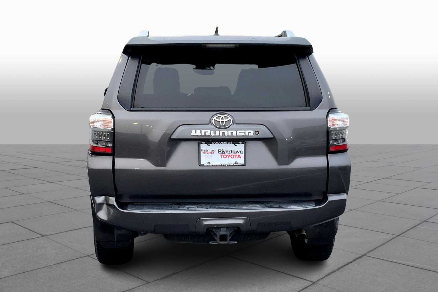 2016 Toyota 4Runner SR5 Premium photo 4