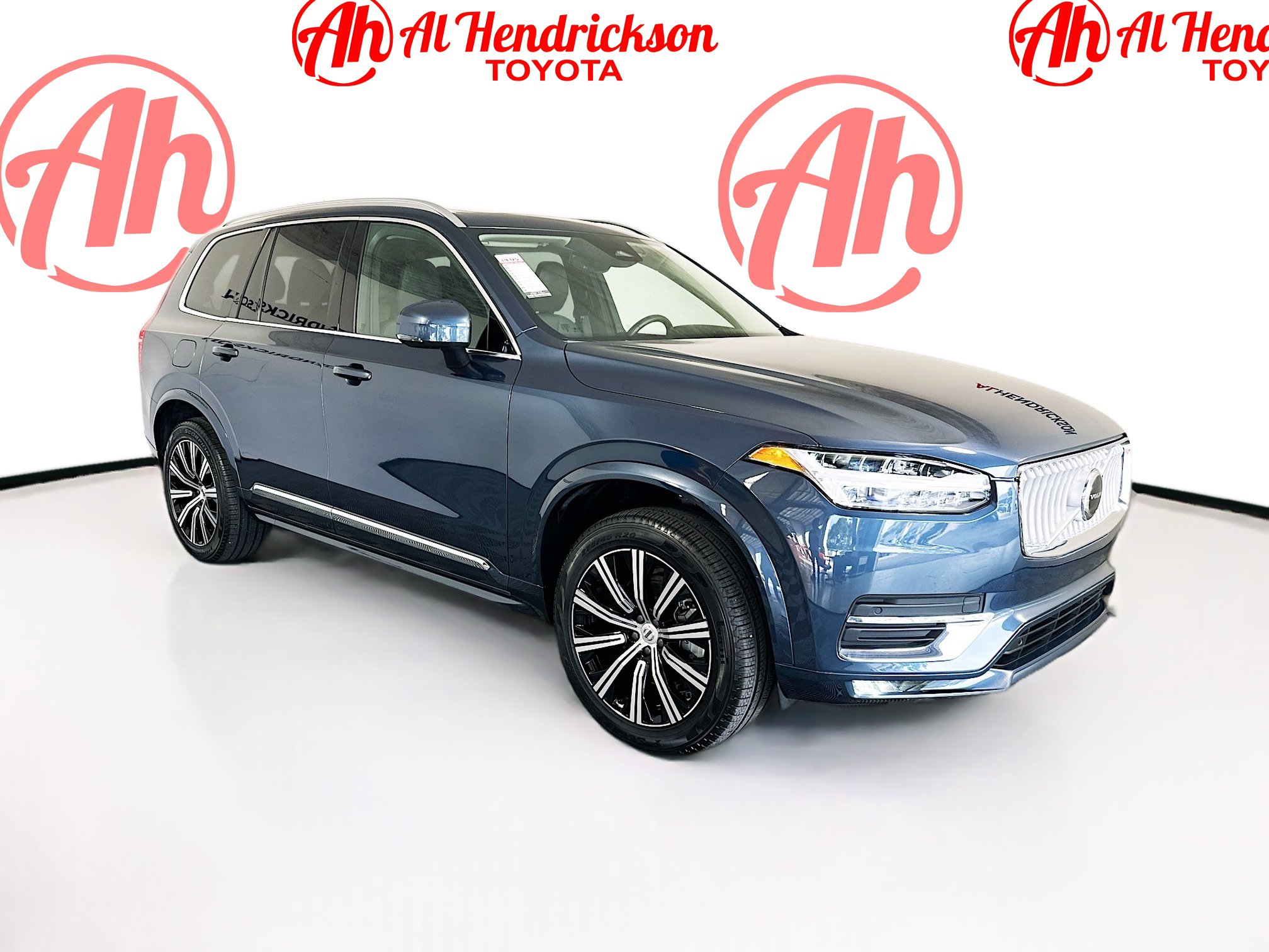 2025 Volvo XC90 Core's photo