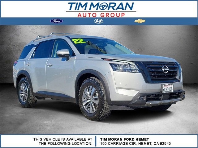2022 Nissan Pathfinder SL's photo