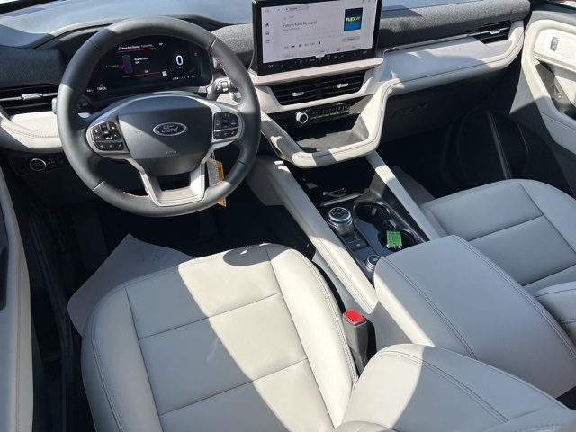 2025 Ford Explorer photo 14