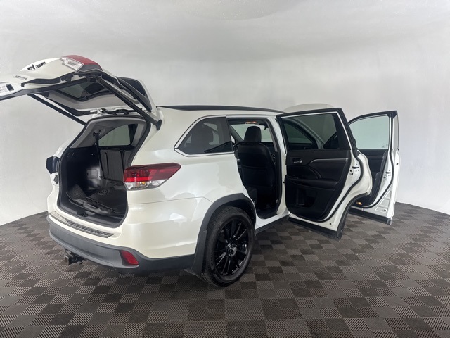 2019 Toyota Highlander Base photo 16