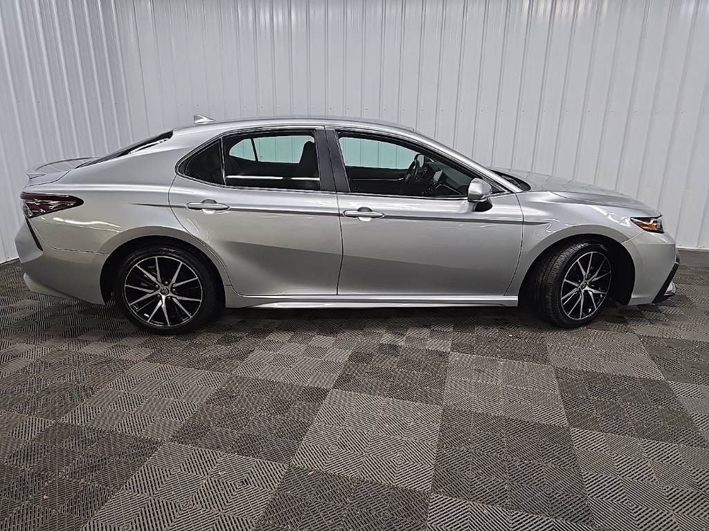 2023 Toyota Camry SE photo 2