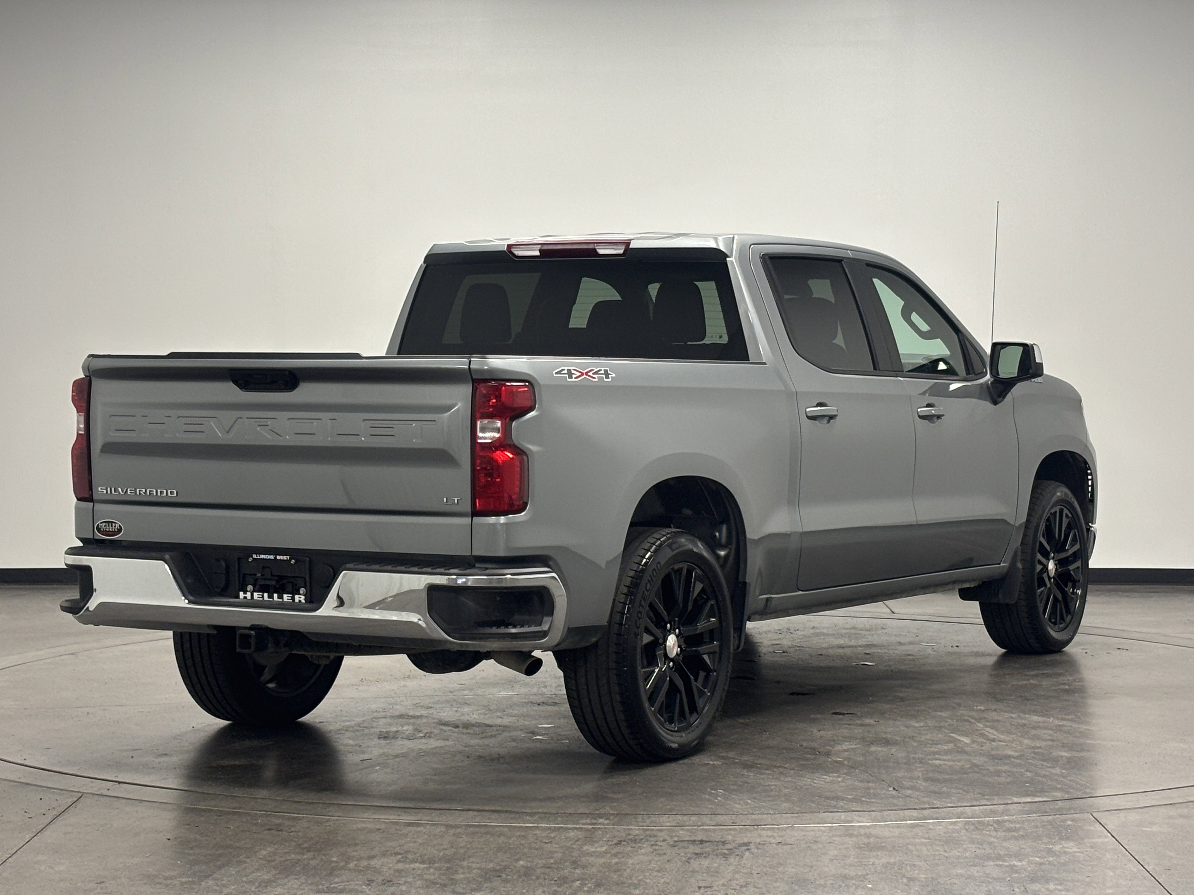 2025 Chevrolet Silverado 1500 LT photo 3