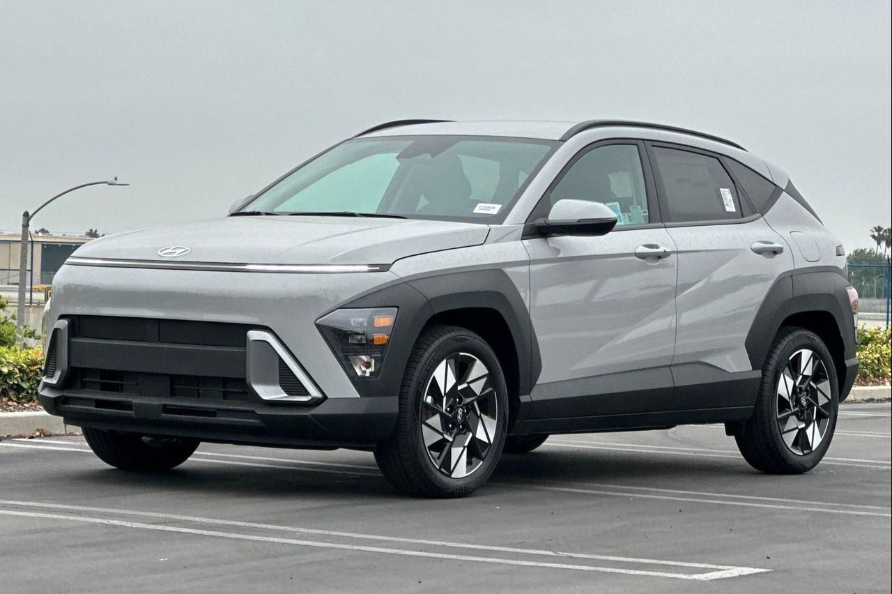 2025 Hyundai Kona SEL photo 8