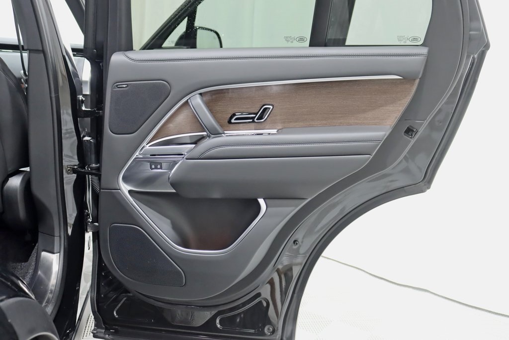 2023 Land Rover Range Rover SE photo 36