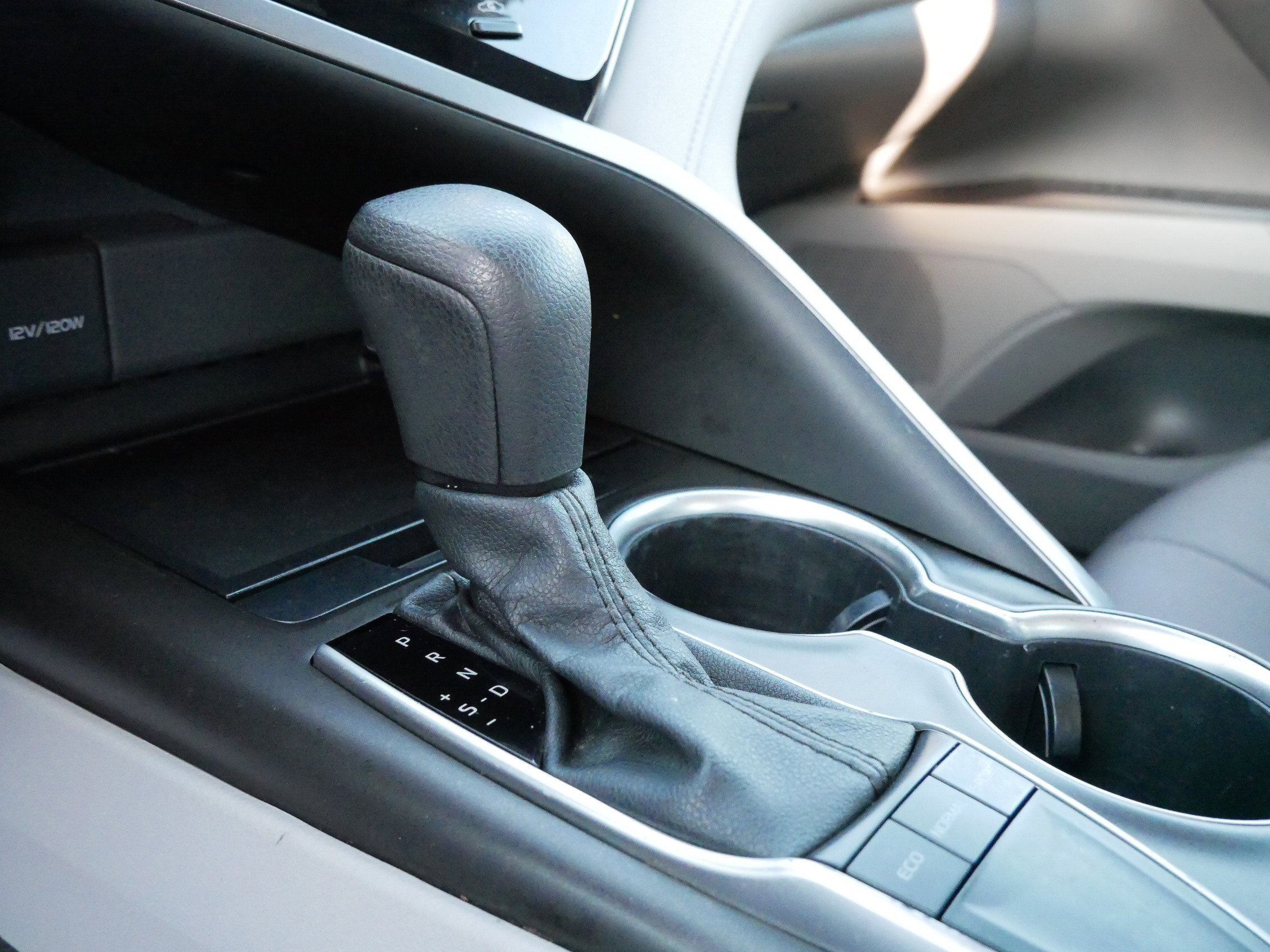 2022 Toyota Camry LE photo 4
