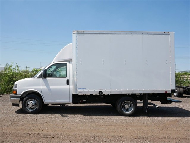 2024 Chevrolet Express Cutaway 3500 photo 3
