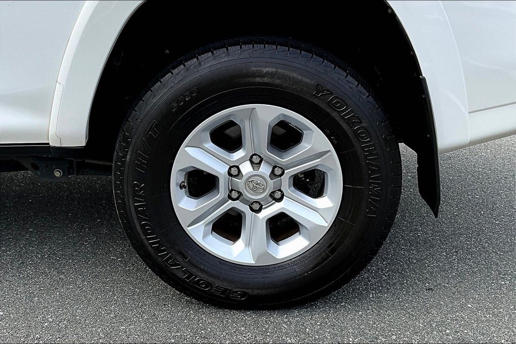 2020 Toyota 4Runner SR5 Premium photo 33