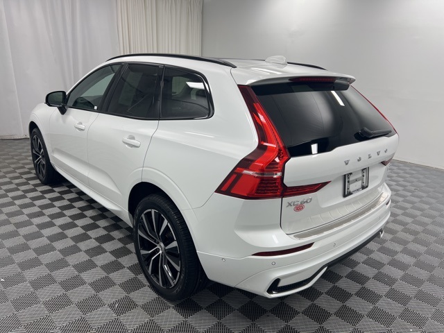 2024 Volvo XC60 B5 Plus photo 6
