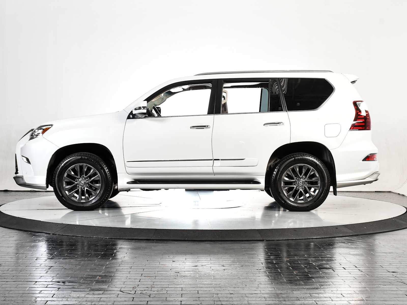 2018 Lexus GX 460 Luxury photo 2