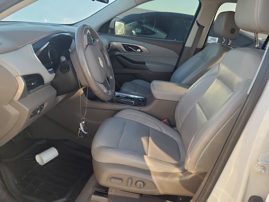 2020 Chevrolet Traverse Leather photo 2