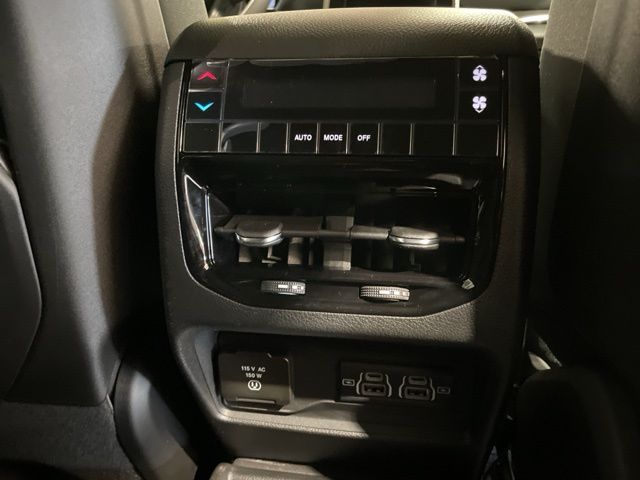 2025 Jeep Grand Cherokee Laredo photo 40