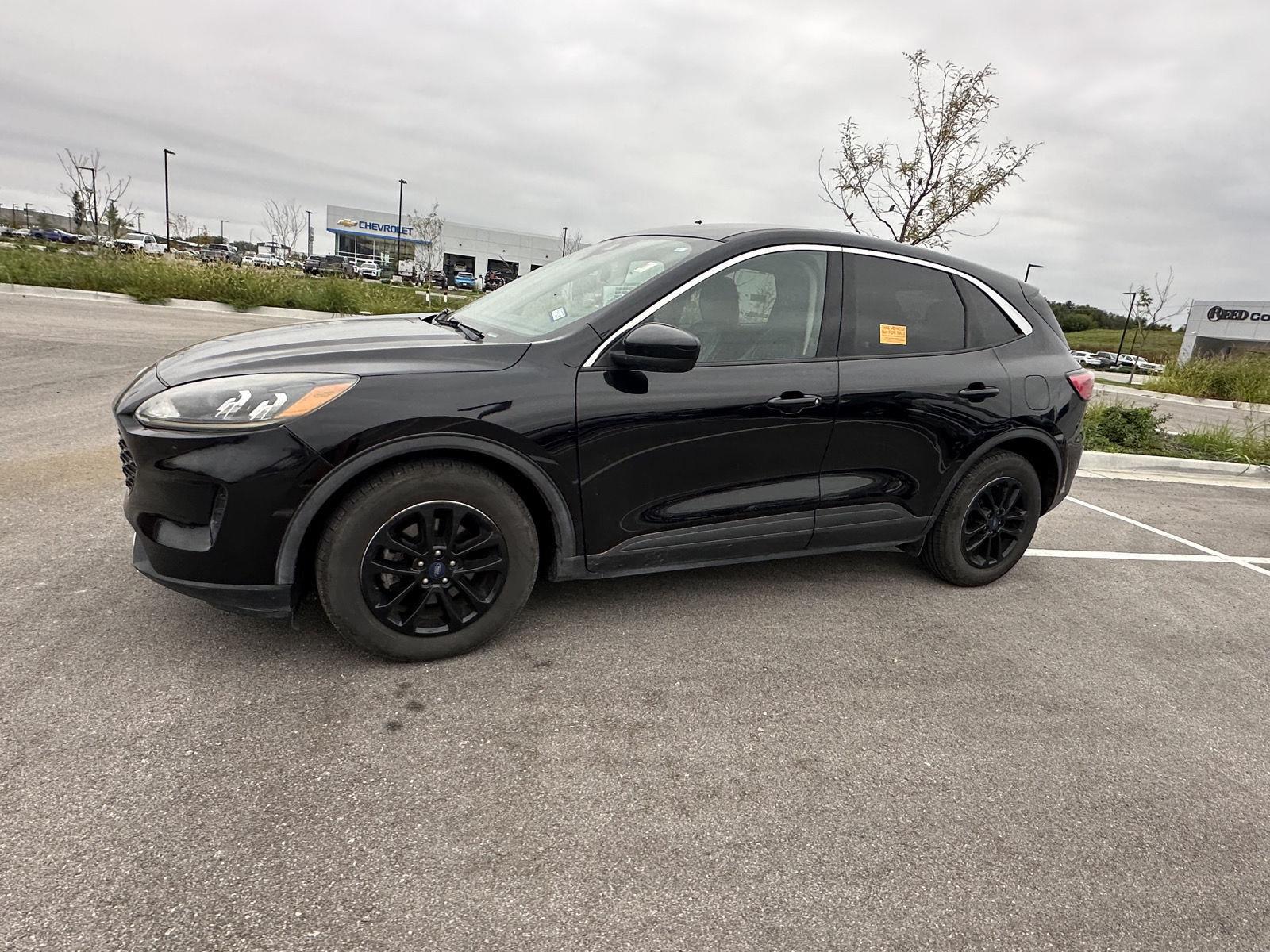 Used 2020 Ford Escape SE with VIN 1FMCU0G64LUA10437 for sale in Kansas City