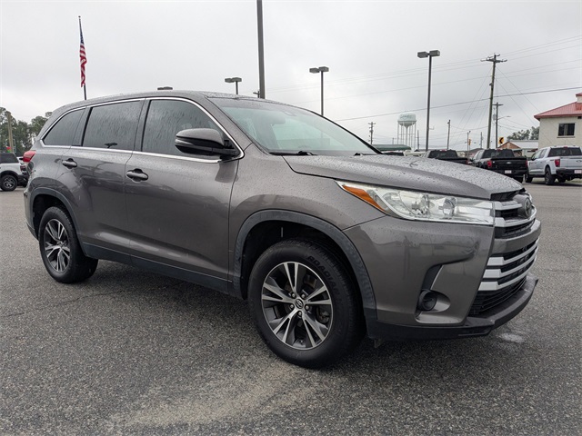 2019 Toyota Highlander LE photo 2