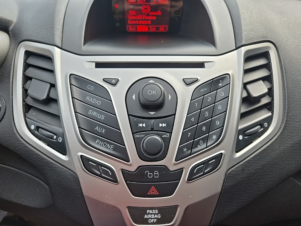 2011 Ford Fiesta SES photo 41