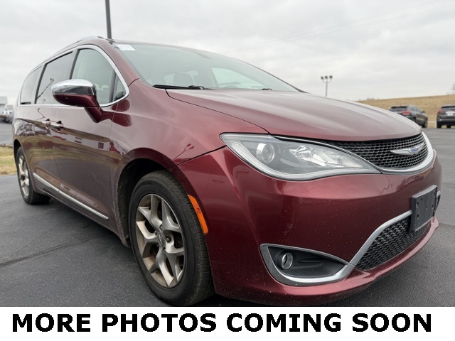 2018 Chrysler Pacifica Limited's photo