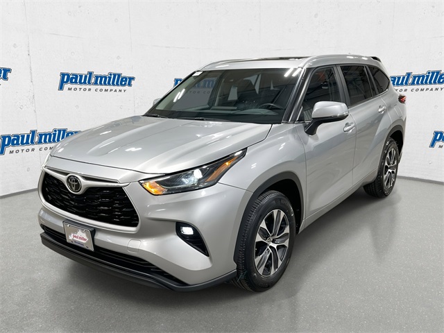 2024 Toyota Highlander LE's photo