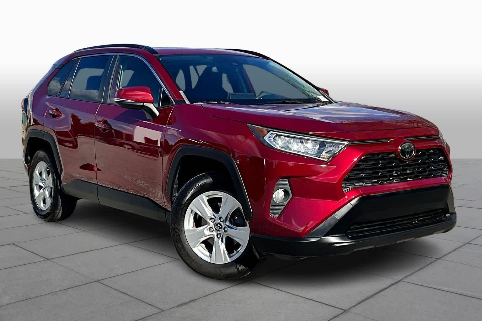 2019 Toyota RAV4 XLE photo 2