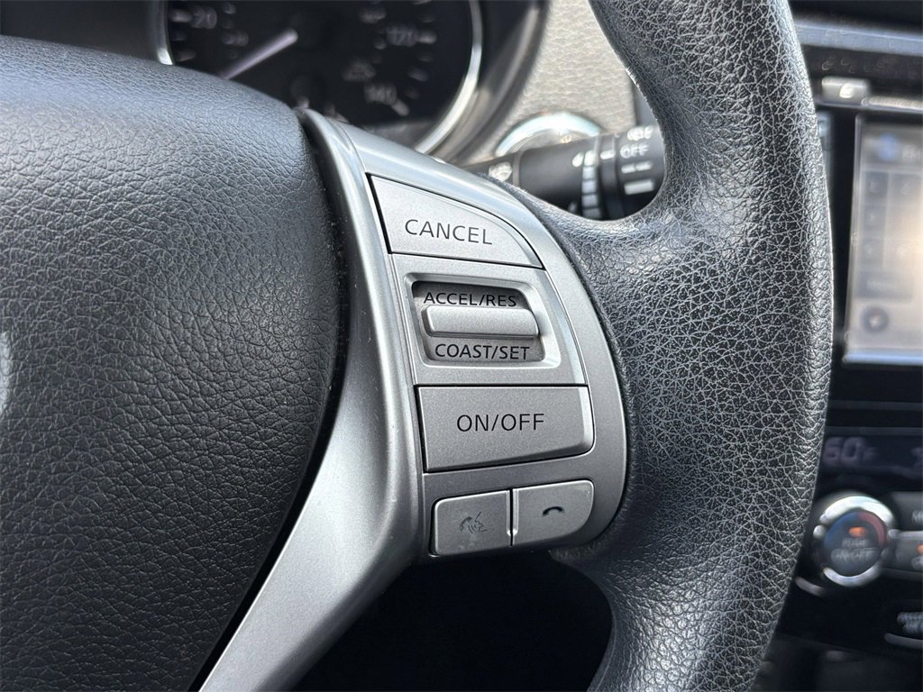 2016 Nissan Rogue SV photo 30