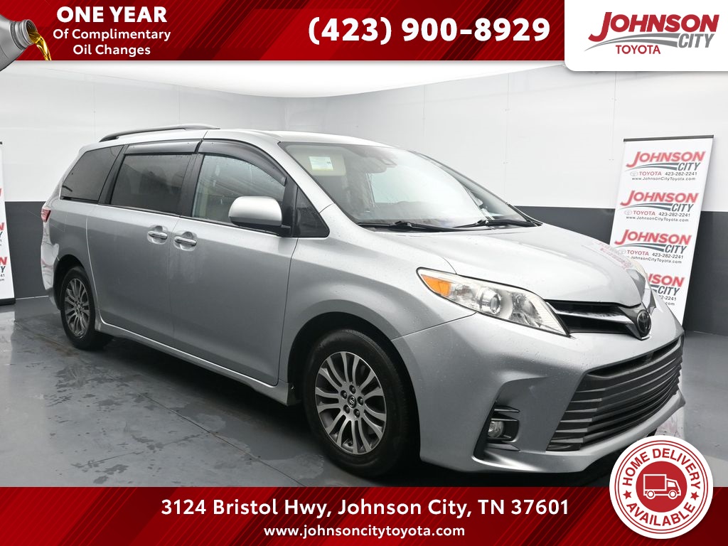 2019 Toyota Sienna XLE's photo