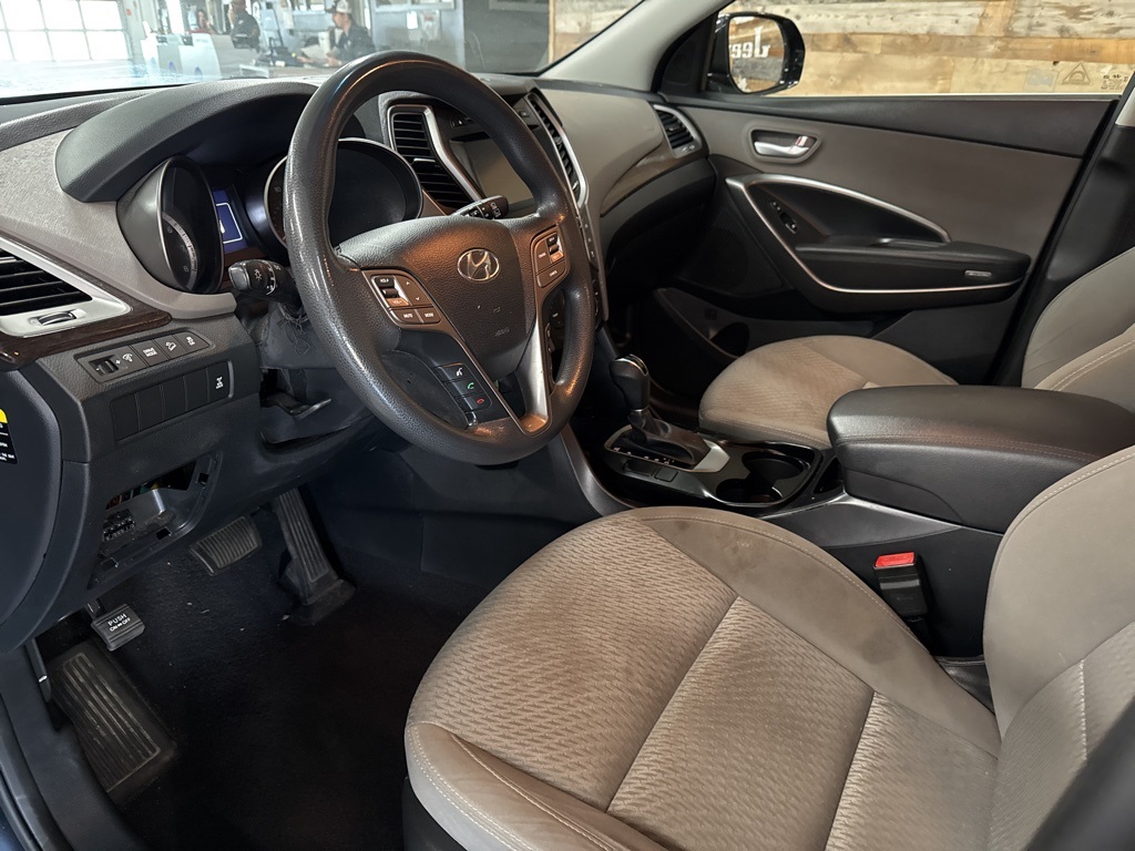 2017 Hyundai Santa Fe SE photo 7