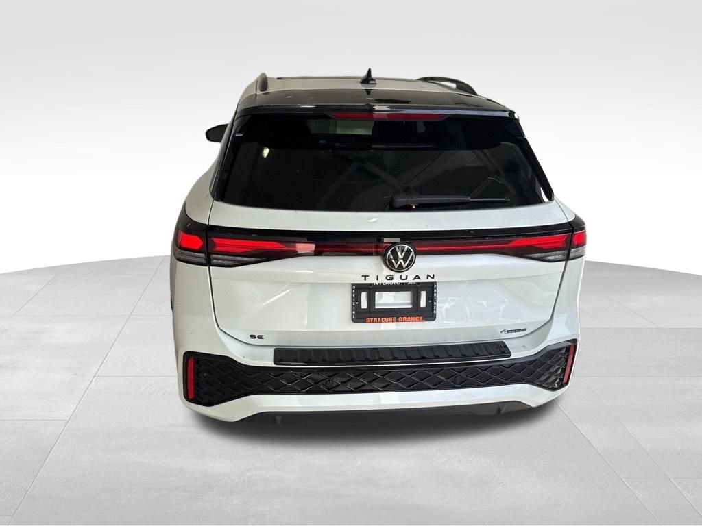 2025 Volkswagen Tiguan SE R-Line Black photo 4