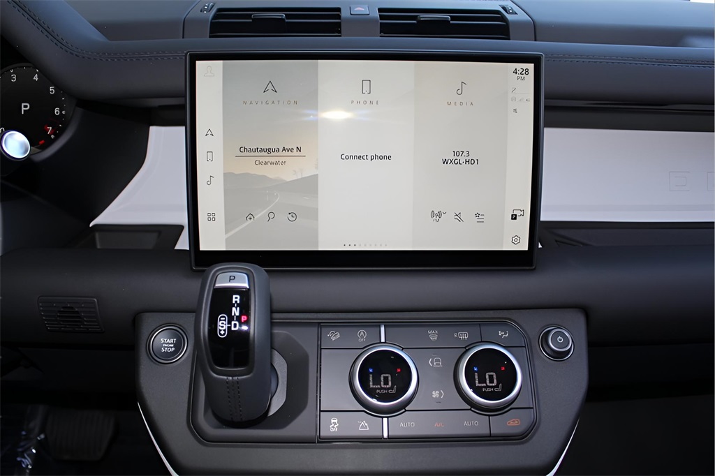 2025 Land Rover Defender 110 S photo 22