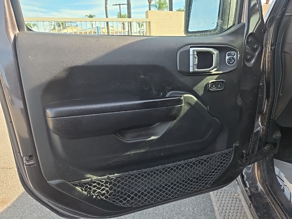 Used 2018 Gray Jeep Unlimited Sport S image 18