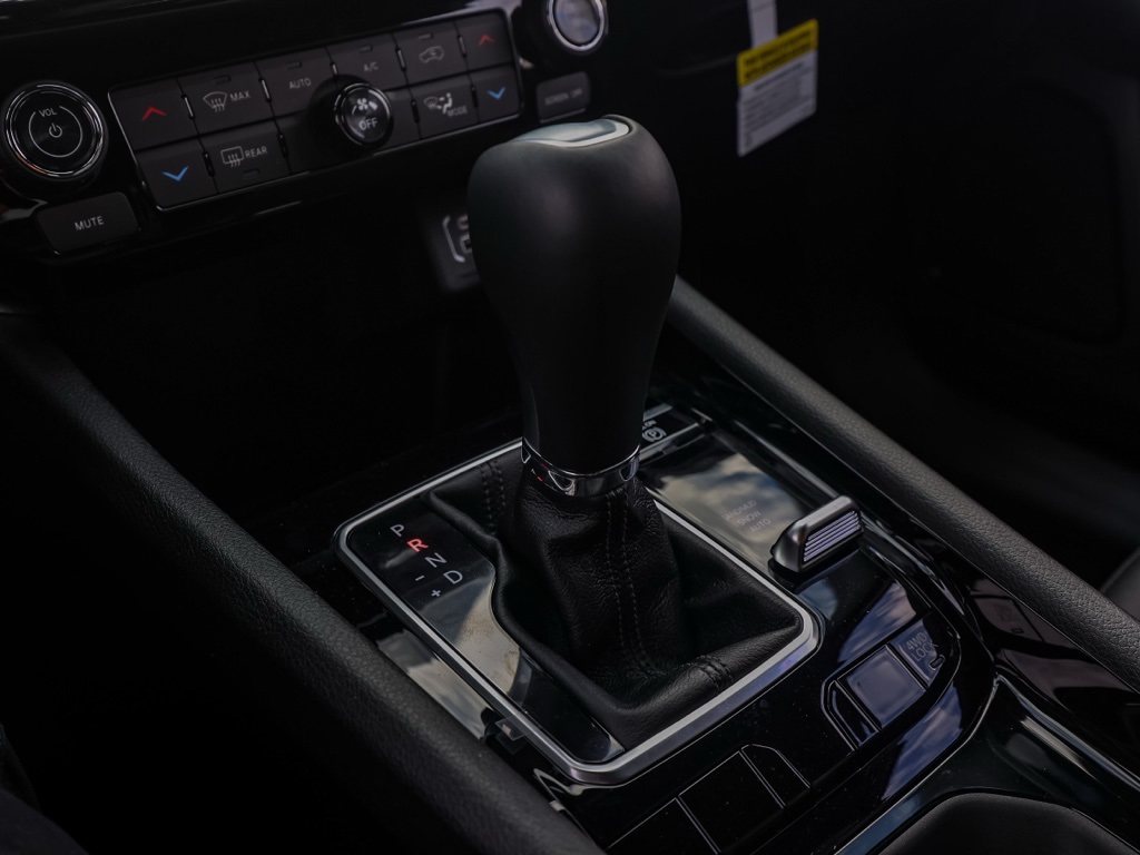 New 2026 Silver Zynith Metallic Clear-Coat Exterior Paint Jeep Latitude image 30