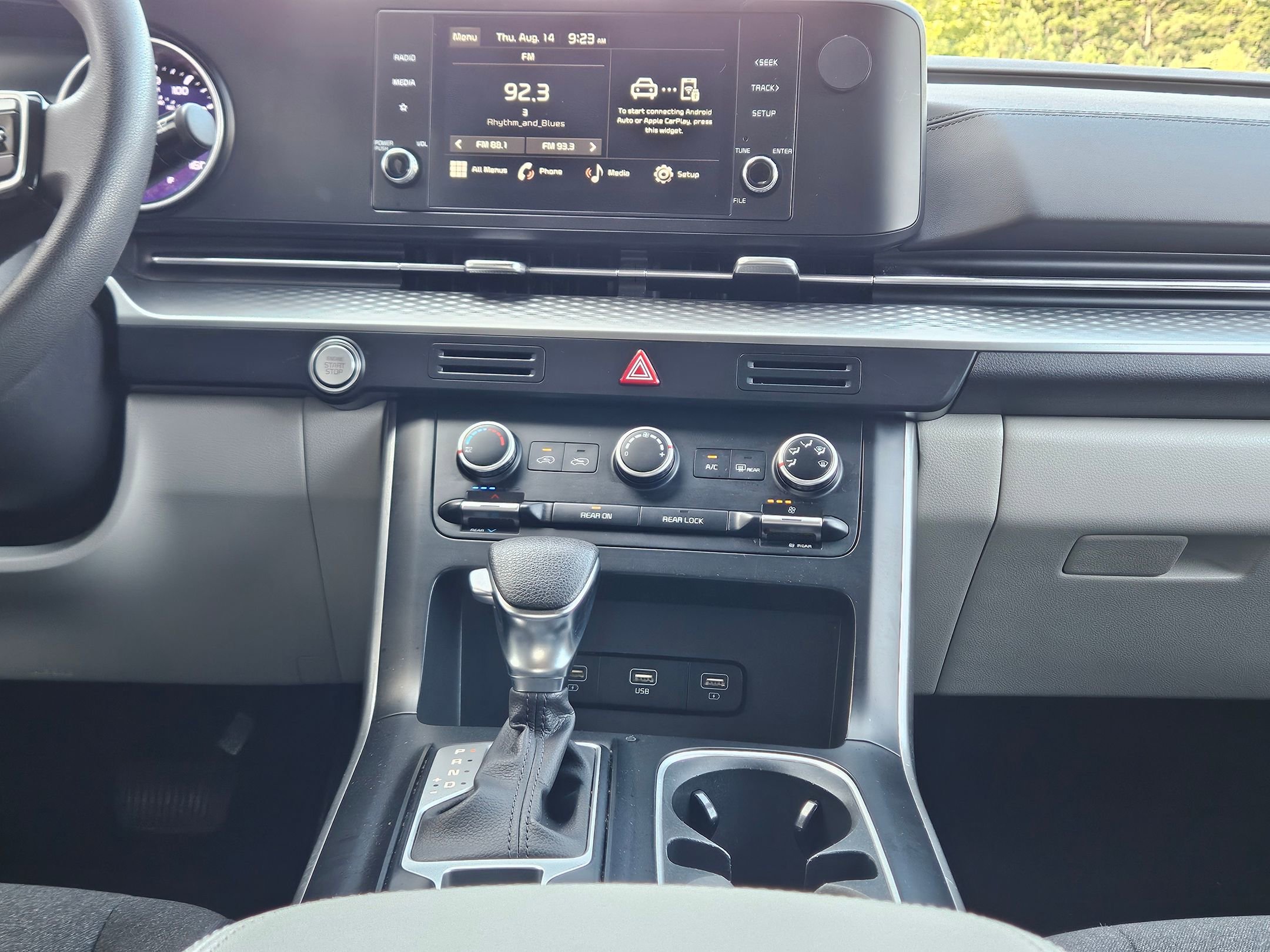 2023 Kia Carnival LX photo 8