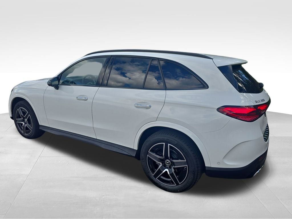 2026 Mercedes Benz GLC 300 4MATIC photo 3