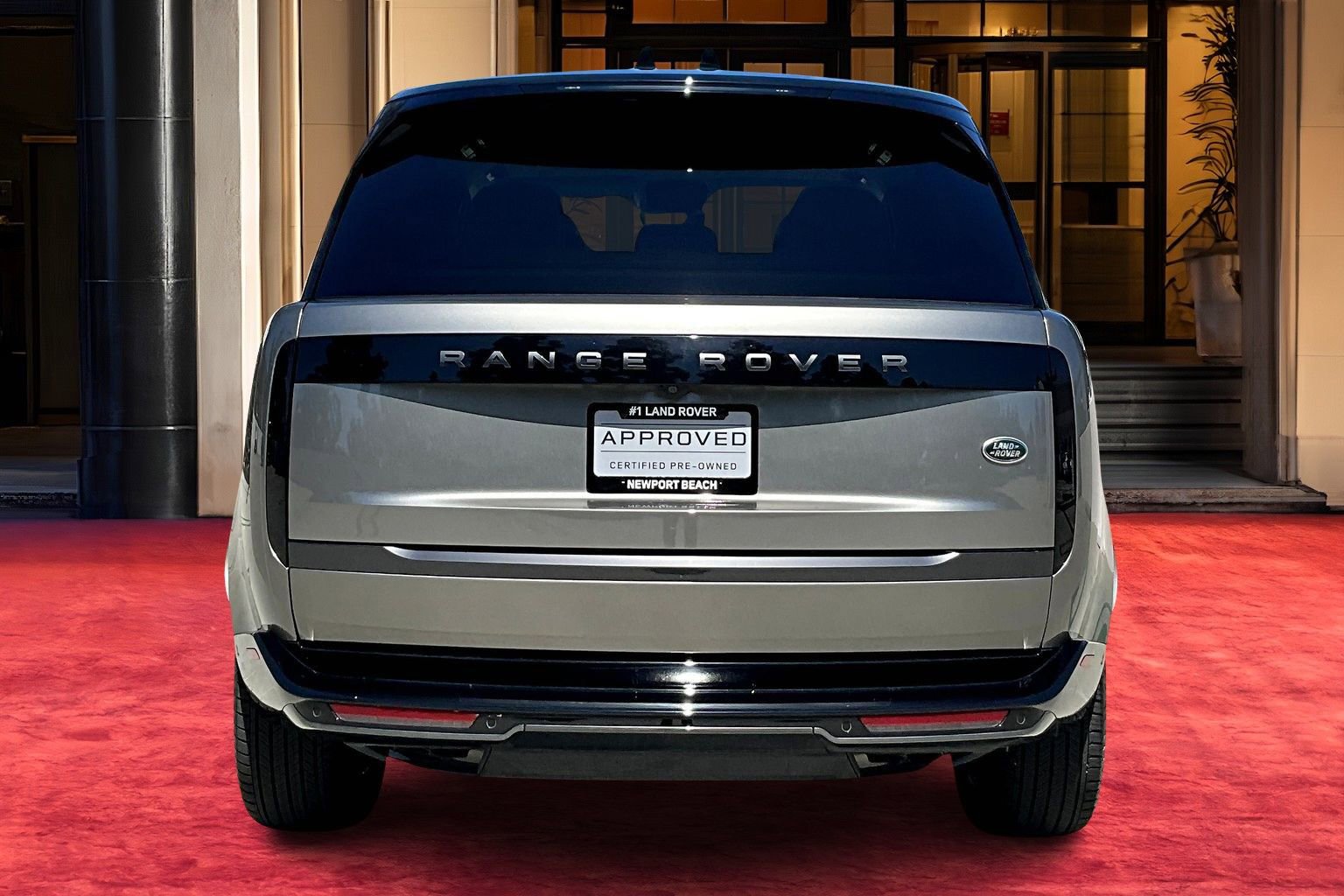 2023 Land Rover Range Rover SE photo 3