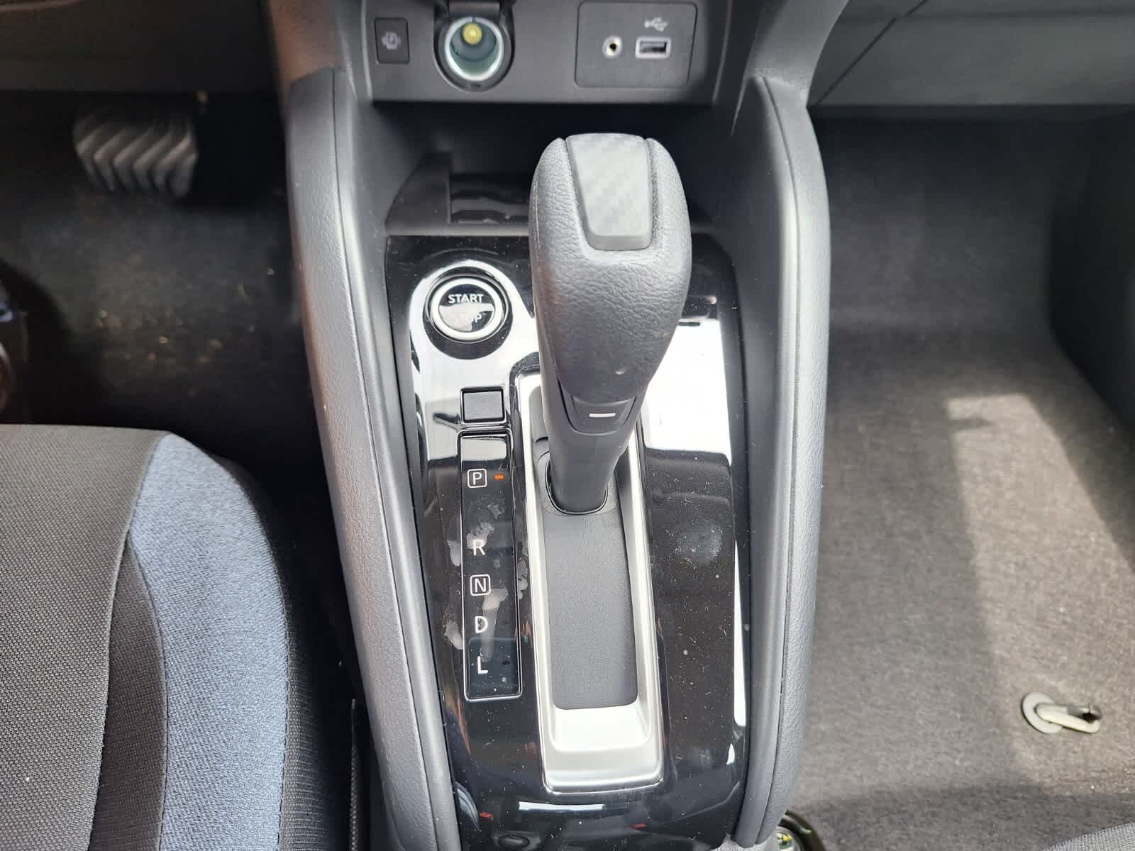 2025 Nissan Versa SV photo 17