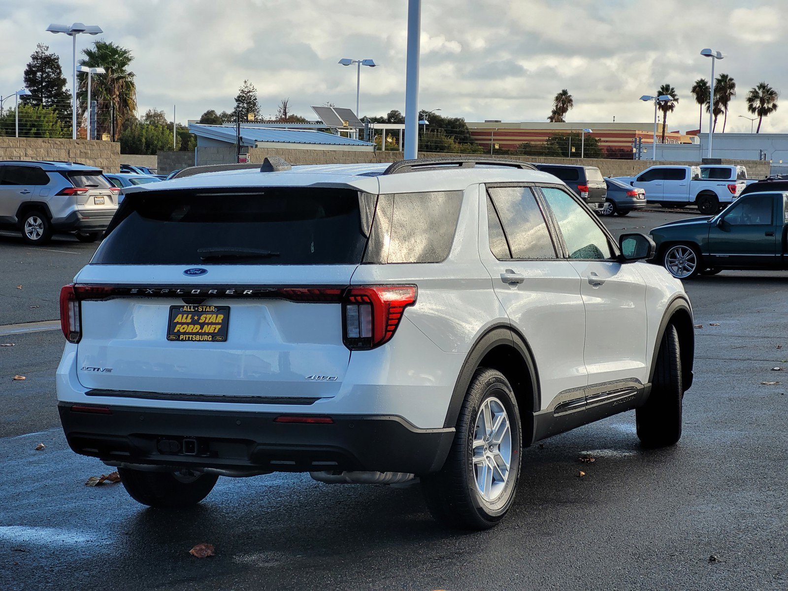 2026 Ford Explorer photo 3